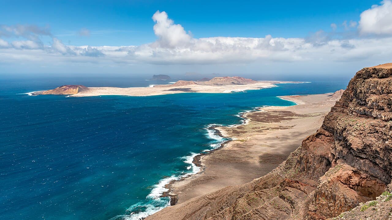 Vista de La Graciosa desde el Mirador de la Caldera